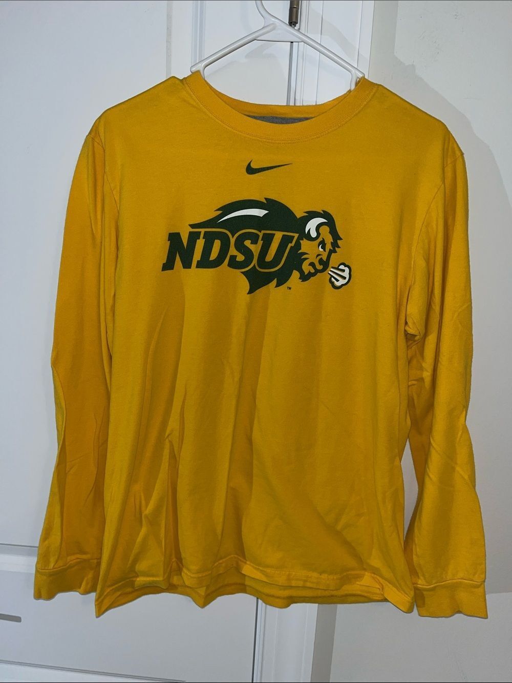 NDSU North Dakota State Bisons Yellow long sleeve t shirt cotton M Regular Fit